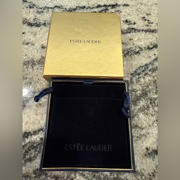 Estée Lauder golden peacock compact with velvet case. Light/medium. 02 - Picture 4 of 9